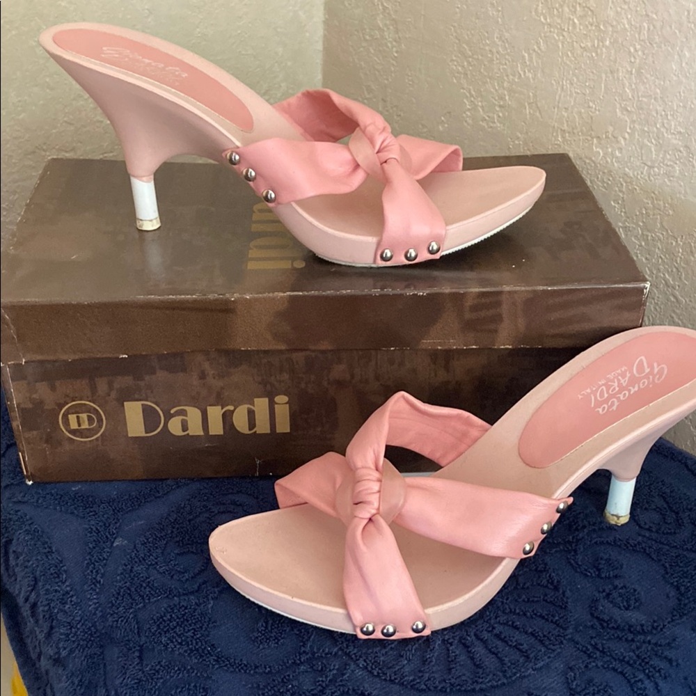 Dardi EU size 9 (fits like an 8) blush Pink Sandals with Bow. Slightly used